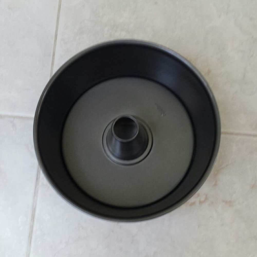 NWOT Wilton 2 piece nonstick Bundt pan